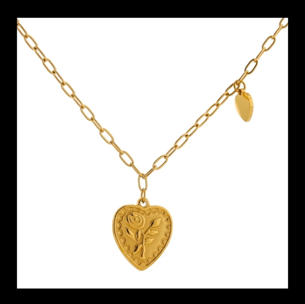 HOST PICK 👌👍Gold Love Flower Necklace - Picture 1 of 4